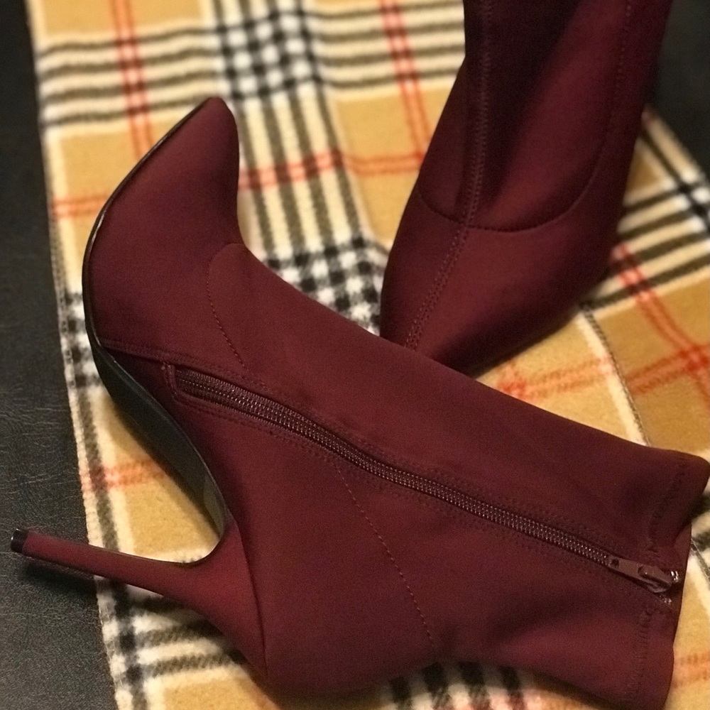 Ankle boot burgundy worn only once wear well and very comfy Lycra material